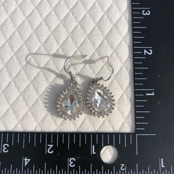 Sparkly drop earrings.  Fun and timeless ✨ - Picture 8 of 8